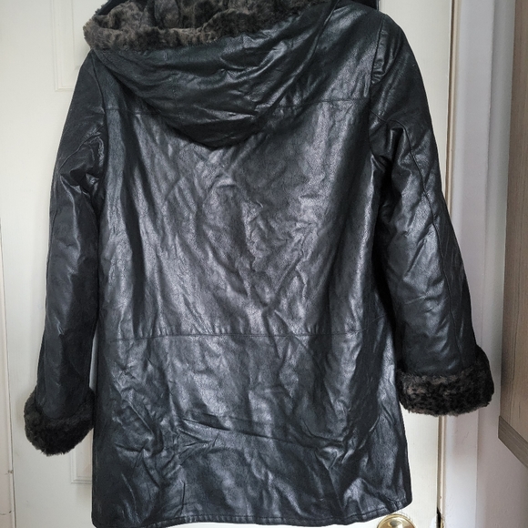 Women Winter faux leather fur warm medium length black coat size M - Picture 2 of 2
